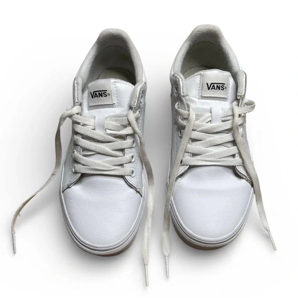 Vans White Leather Women’s Seldan Skate Sneaker Size 8.5
